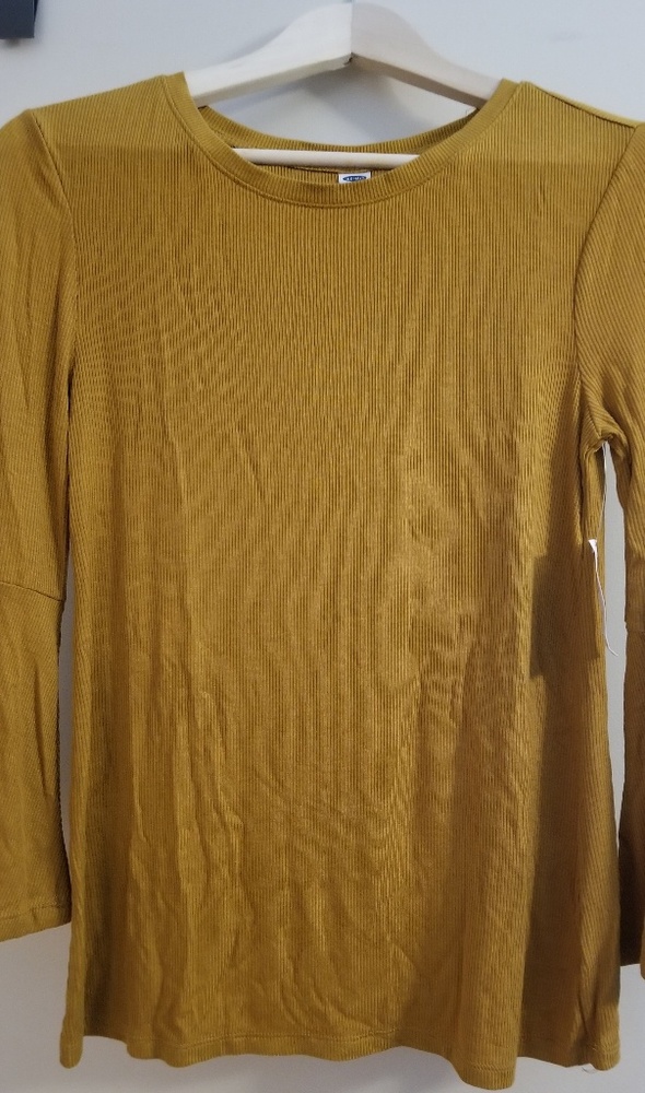 NWOT Mustard bell sleeved ribbed top